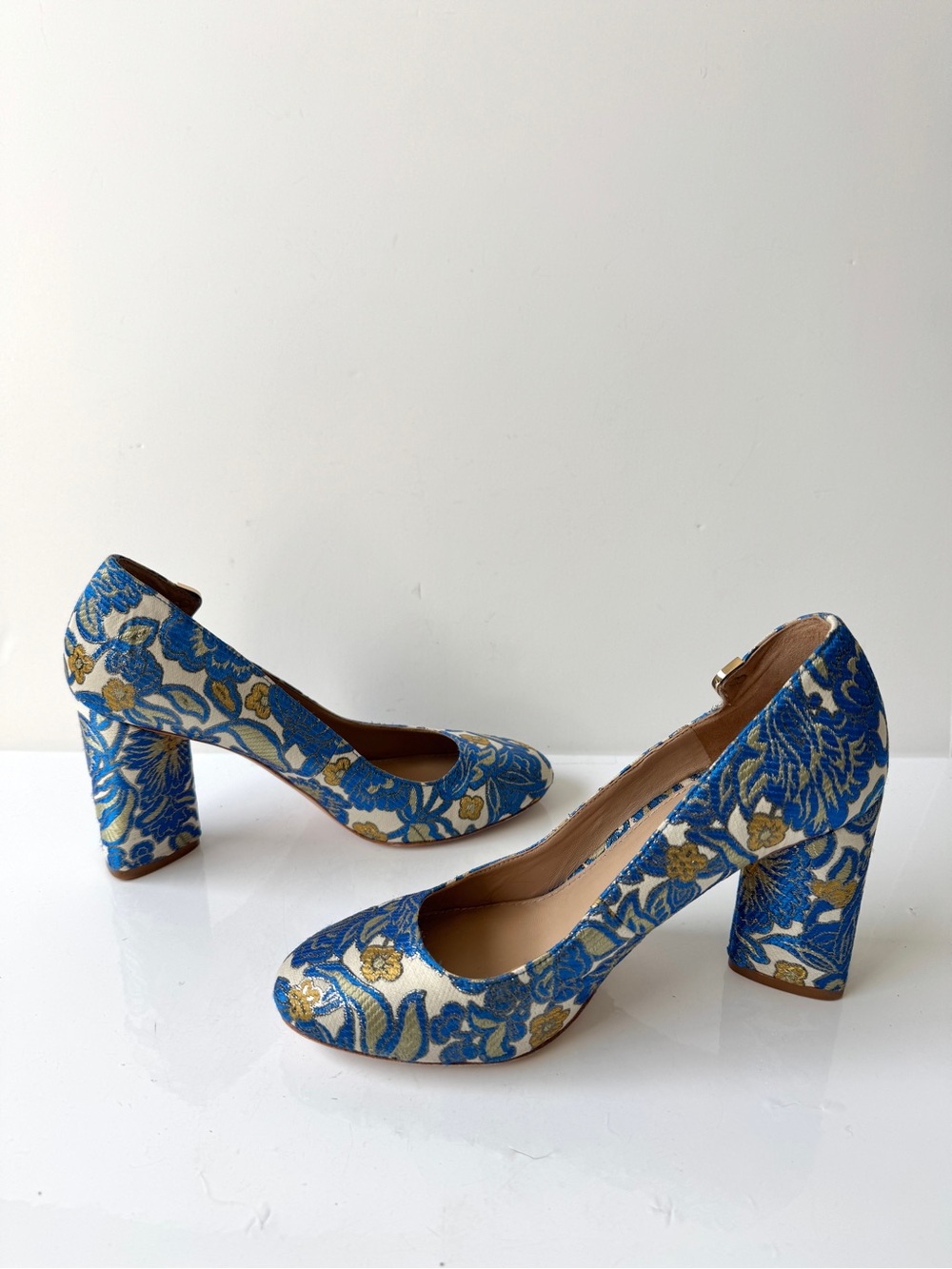 Tory Burch Elizabeth Metallic Floral Brocade Block Heel Pumps in Blue Multi Sz 8 - Picture 4 of 9